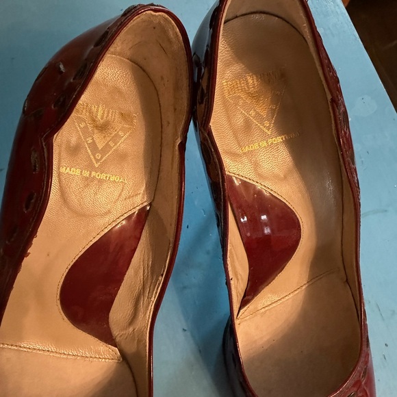 John Fluevog Audrey 07 wine with black stitching Burgundy Heels - Picture 10 of 15